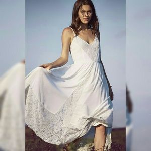 Gorgeous Flowy white lace  cotton dress